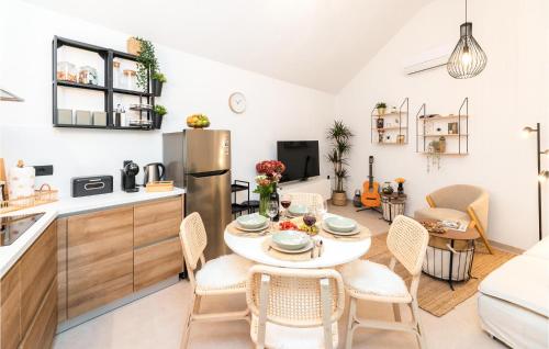 a kitchen and dining room with a table and chairs at 2 Bedroom Stunning Home In Nerezisca in Nerežišća