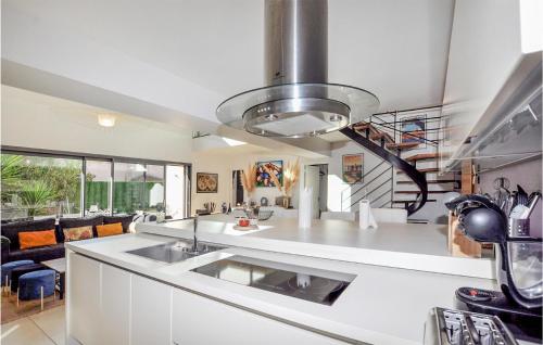 Photo de la galerie de l'établissement Lovely Home In Villelongue-De-La-Sal, à Villelongue-de-la-Salanque