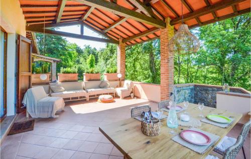 Ruang duduk di Pet Friendly Apartment In Anghiari