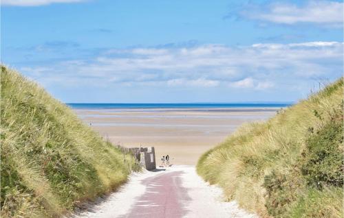 a dirt road leading to a beach with the ocean at 2 Bedroom Stunning Home In Créances in Créances
