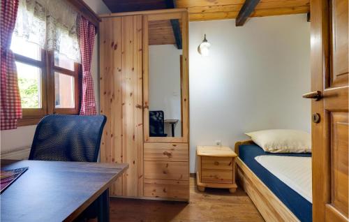 Ένα ή περισσότερα κρεβάτια σε δωμάτιο στο Gorgeous Home In Jakovlje With Sauna