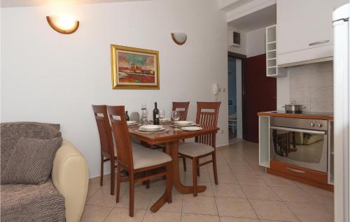 Posezení v ubytování Two-Bedroom Apartment In Vodice