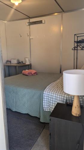 Cama o camas de una habitación en Widgiemooltha Caravan Park
