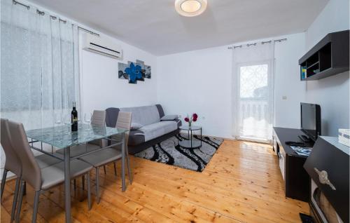 Gorgeous Apartment In Pula