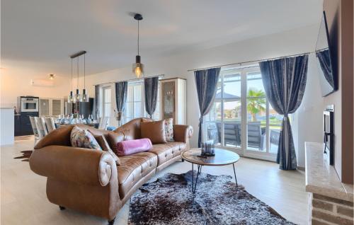Χώρος καθιστικού στο Beautiful Home In Maruzini With Sauna