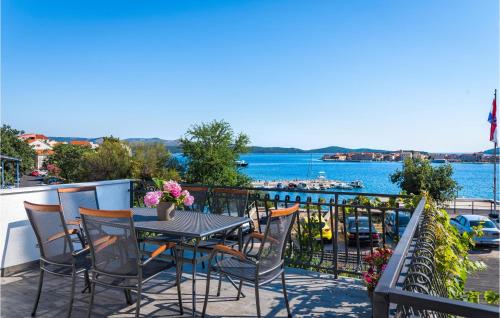 Three-Bedroom Apartment In Sibenik