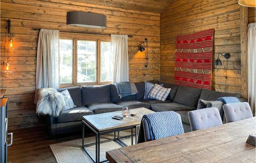 a living room with a couch and a table at Gorgeous Home In Bjorli With Wifi in Bjorli