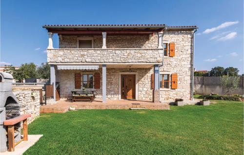 Awesome Apartment In Fazana With Wifi