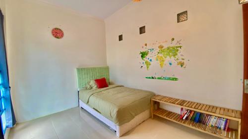 Кровать или кровати в номере Rooftop Suites Pusat Kota Pontianak