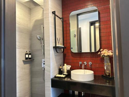 a bathroom with a sink and a mirror at Edge centarl pattaya luxury sea view in Ban Khok Kham