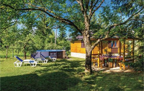 Two-Bedroom Holiday Home In Trosmarija