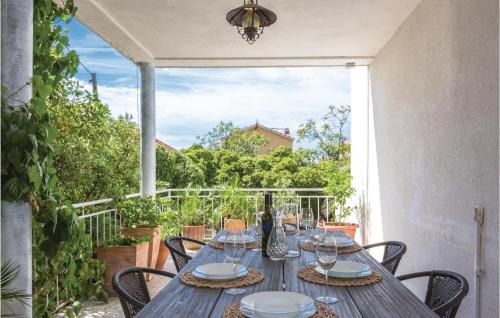Balkón alebo terasa v ubytovaní 3 Bedroom Cozy Apartment In Makarska