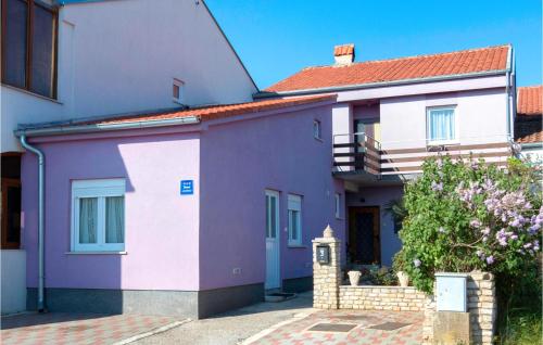 2 Bedroom Lovely Apartment In Pula