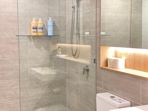Un baño de Cozy Skyline Oceanview 2b Casino