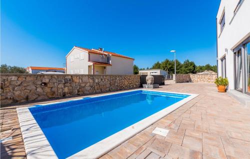 Bazén v ubytování Pet Friendly Home In Srima With Wifi nebo v jeho okolí