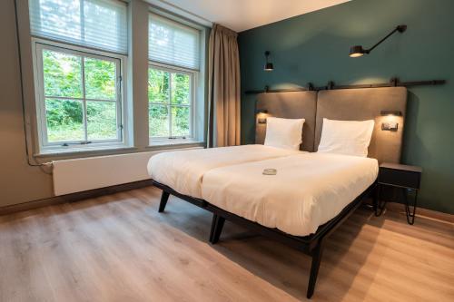 Postel nebo postele na pokoji v ubytování Hotel Kontakt der Kontinenten