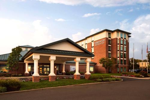 a hospital with a building in front of it at Homewood Suites by Hilton Hartford South-Glastonbury in Glastonbury