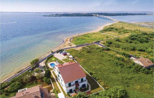 Three-Bedroom Apartment In Privlaka