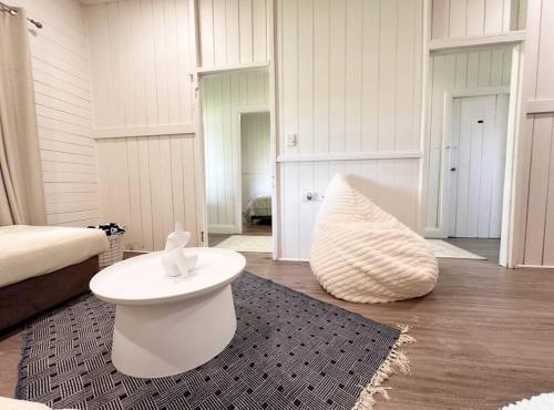 Koupelna v ubytování Byron Soul - Waterfront 3BR w Deck - Views