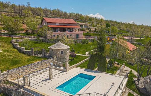 Two-Bedroom Holiday Home In Kijevo