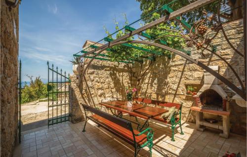 Balkoni atau teres di Two-Bedroom Holiday Home In Tucepi