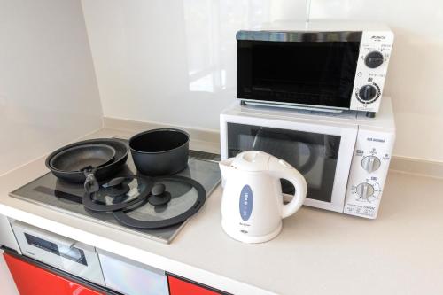 Dapur atau dapur kecil di 美ら海水族館 古宇利島車で20分 最大11名 北部観光に最適 キングハウス