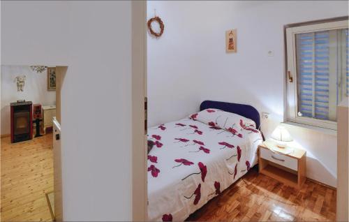 Postel nebo postele na pokoji v ubytování Holiday Home Murter With Sea View 01