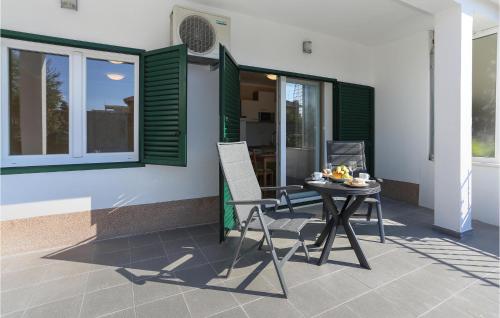Amazing Apartment In Kastel Stari With Wifi
