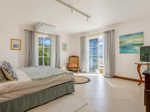 Villa Jacaranda-Pool, Sea View & Mature Garden