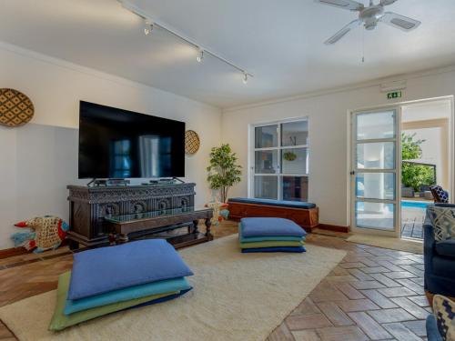 Villa Jacaranda-Pool, Sea View & Mature Garden