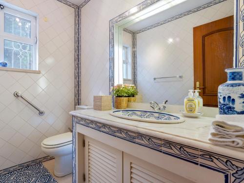 Villa Jacaranda-Pool, Sea View & Mature Garden