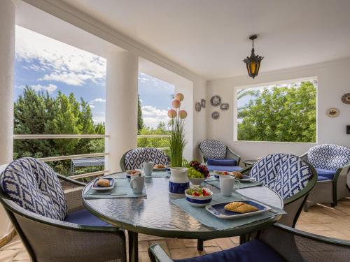 Villa Jacaranda-Pool, Sea View & Mature Garden