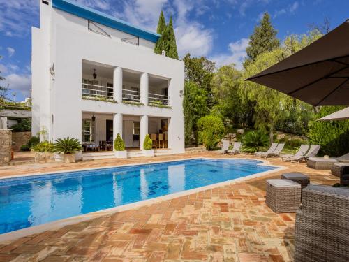 Villa Jacaranda-Pool, Sea View & Mature Garden
