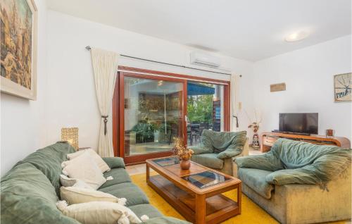 a living room with two couches and a coffee table at Gorgeous Apartment In Njivice With Wifi in Njivice