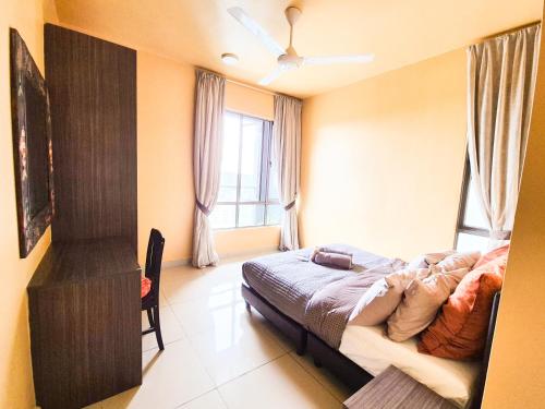 a bedroom with a bed and a window at Mossy Forest Family Retreat III, 2-8pax, Sunrise View, Cameron Highlands in Cameron Highlands