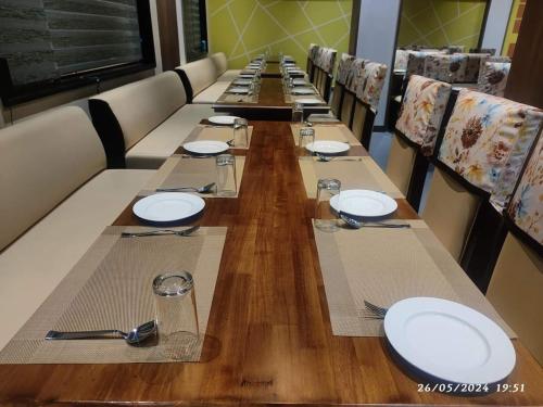 Χώρος καθιστικού στο RS Regal Inn-Deoghar
