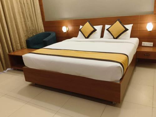 Ένα ή περισσότερα κρεβάτια σε δωμάτιο στο RS Regal Inn-Deoghar