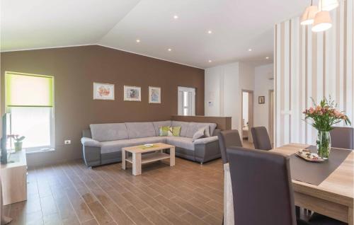Posedenie v ubytovaní Two-Bedroom Holiday Home In Vodnjan