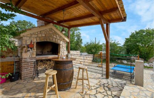 Bazén v ubytování Cozy Home In Kras With Wifi nebo v jeho okolí