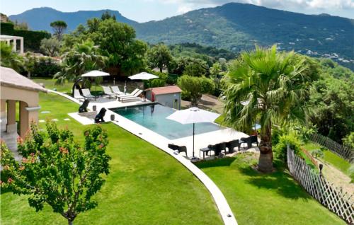 an image of a villa with a swimming pool at Stunning Home In L Adrets De L'esterel in Les Adrets de l'Esterel
