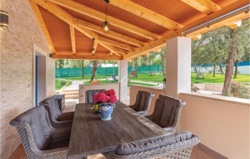 2 Bedroom Beach Front Home In Rovinj