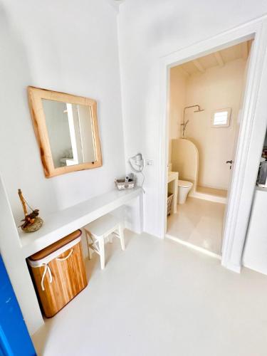 Ένα μπάνιο στο Alkisti Suite next to the Windmills of Mykonos