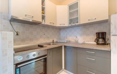 2 Bedroom Cozy Apartment In Mali Losinj