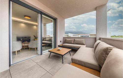 3 Bedroom Beach Front Apartment In Kastel Novi