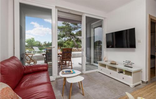 Televízia a/alebo spoločenská miestnosť v ubytovaní Lovely Apartment In Mali Losinj
