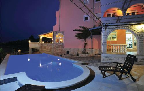 Eight-Bedroom Holiday Home Okrug Gornji With Sea View 05