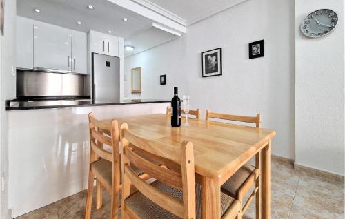 Awesome Apartment In Torrevieja With Wifi photo 5