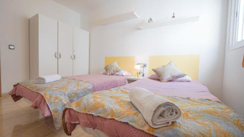 A bed or beds in a room at APARTAMENT LO COR DEL DELTA