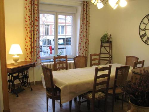 a dining room with a table and chairs and a window at Au Val Heureux, meublé 3 étoiles, Clévacances in Haybes