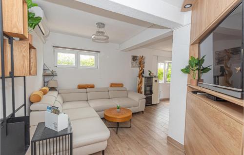 Awesome Home In Vodice